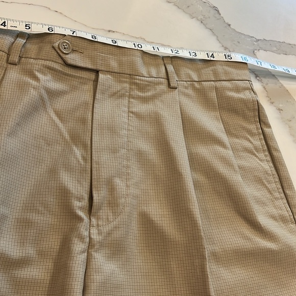 Daniel Cremieux Signature Collection Cream & Tan Dress Shorts. Sz. 32 Polyester - Picture 4 of 10